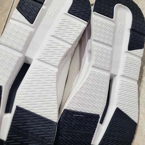 On Cloudeasy Running Shoes Women Size 7 - Picture 5 of 6